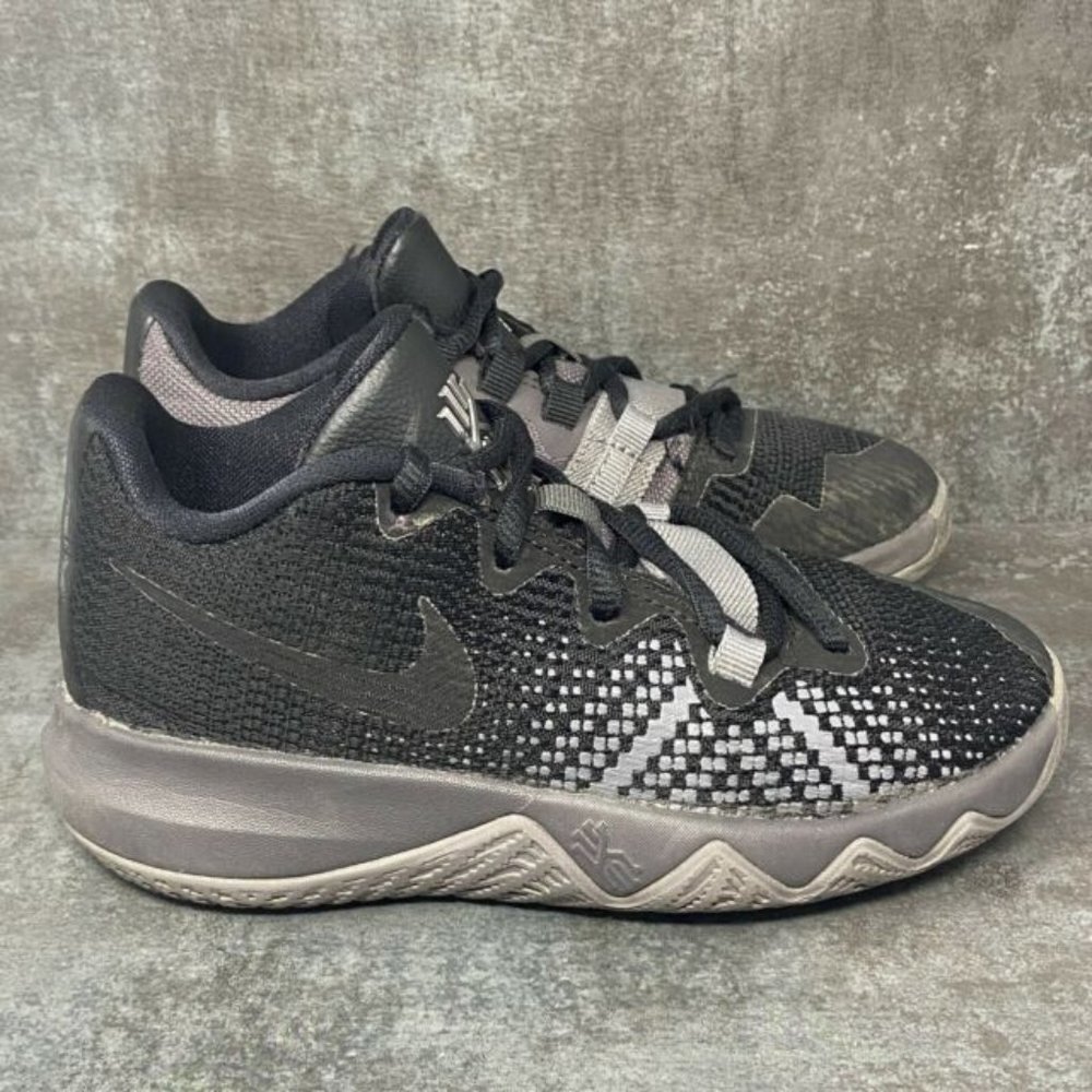 Nike Kyrie Flytrap Shoes Black/Gray Low Top Kids Size 11.5 C  AH3497-011 AA6
